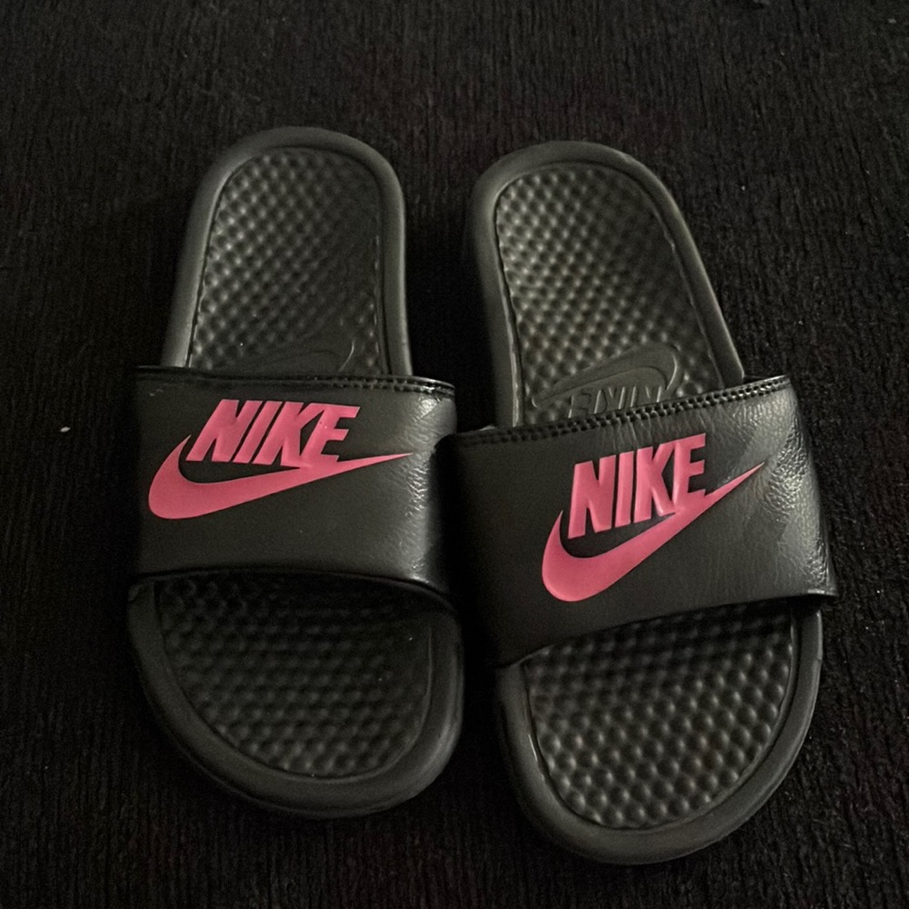 Nike pink slides